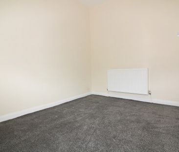 2 Bedroom Mid Terraced House - Photo 2