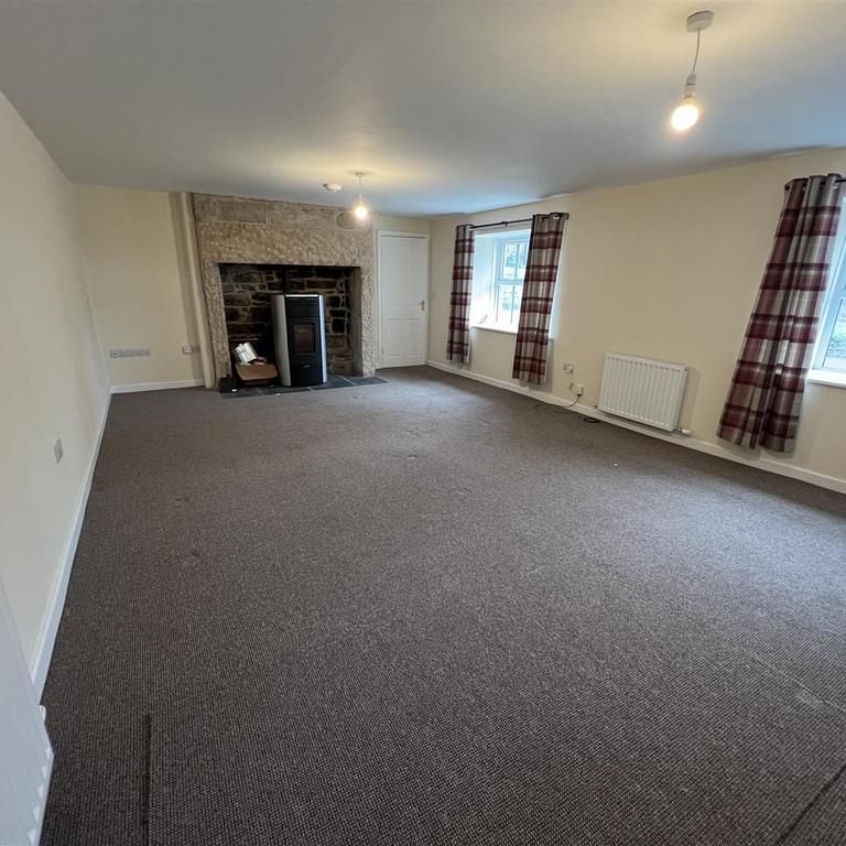 3 bedroom end of terrace house to rent - Photo 1