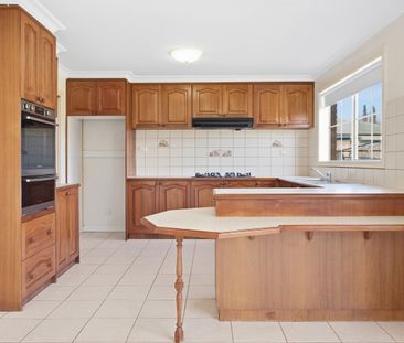 Spacious Family Living with a Backyard to Enjoy - Photo 3