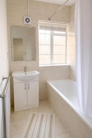 3 bedroom flat to rent - Photo 5