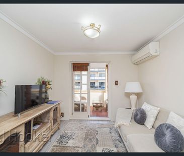 Top Floor Apartment - Photo 6