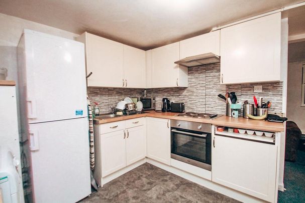 6 bedroom private hall to rent - Photo 1