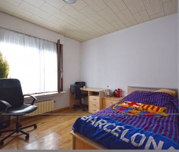 RUIME WONING MET 3 SLAAPKAMERS EN TUIN. - Photo 2