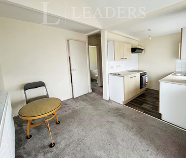 1 bedroom house to rent Hillman Avenue, Jaywick, Clacton-on-Sea, CO15 - Photo 1