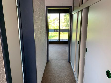 RUIME WONING MET 3 SLAAPKAMERS EN PRACHTIGE TUIN - Foto 4