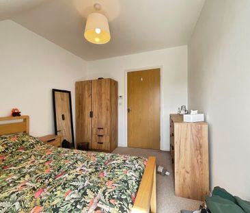 2 bedroom Apartment to let - Photo 3