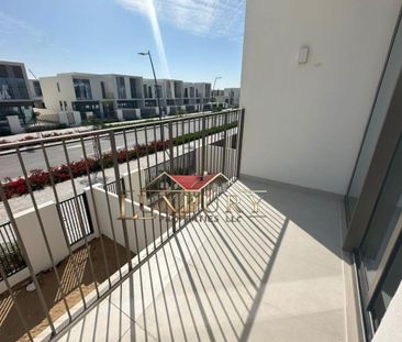 Amazing Location | Maids Room | Golden Beach - Photo 3