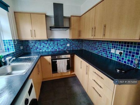 3 bedroom semi-detached house to rent - Photo 4
