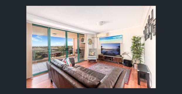 YOUR COASTAL RETREAT IN THE HEART OF BRIGHTON-LE-SANDS - Photo 1