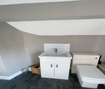 St Ann's Mount (room 4), Burley, Leeds - Photo 3