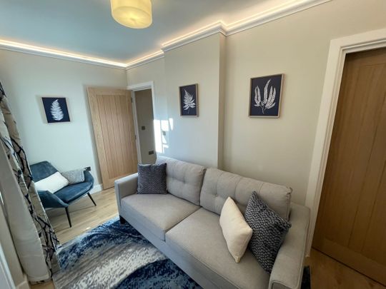 4 Bed Terraced House, Broadway Avenue, CR0 - Photo 1