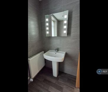 2 bedroom semi-detached house to rent - Photo 4