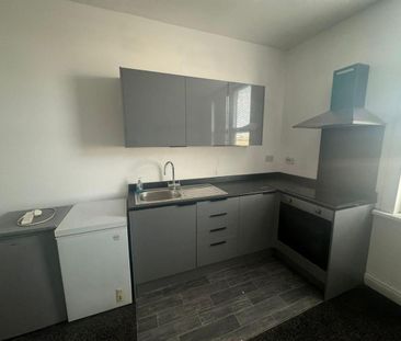 Flat Upstairs, 216 York Road, Leeds - Photo 2