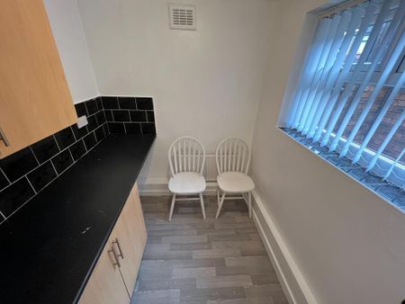 3 bedroom end of terrace house to rent - Photo 3