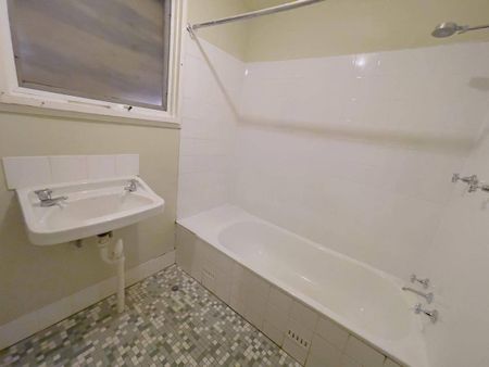 Good Sized Family Home - Photo 5