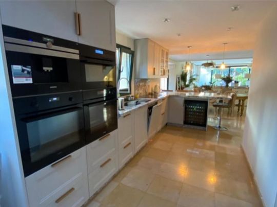 Luxury Semidetached House for rent in Marbella, Spain - Photo 1