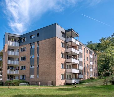 Einziehen und Wohlfühlen ! Renovierte 2-Zimmer-Wohnung mit Blick in... - Photo 1
