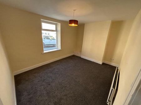 2 bedroom end of terrace house to rent - Photo 2