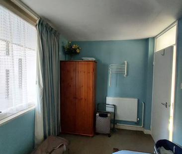 1 bedroom in a flat share to rent - Photo 1