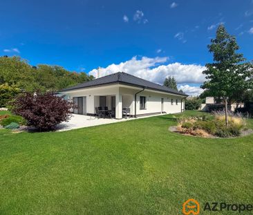 AZ PROPERTY* ponúkam na prenájom priestranný bungalov s bazénom a dokonale upravenou záhradou – Fotografia 4