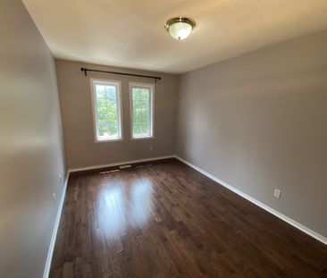 For Lease - 11 Landover Crescent, Kanata, Ontario - Photo 2