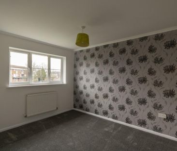 3 bedroom end of terrace house to rent - Photo 3