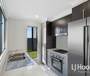 When Convenience Matters - Well Appointed Property - Walking Distan... - Photo 1