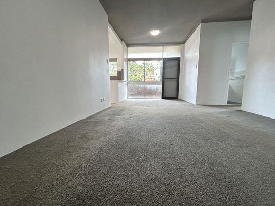 Quite location close to all amenities - Photo 1