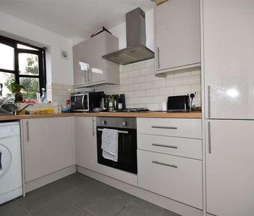 The Croft, Loughton, IG10 - Photo 3