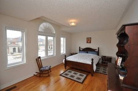 For Lease - 571 Vellore Woods Boulevard, Vaughan, Ontario - Photo 3