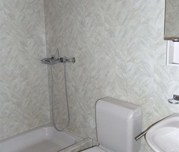 attraktive 2.5 Zimmer-Maisonettewohnung unmittelbar bei ÖV und Einkauf - Foto 1