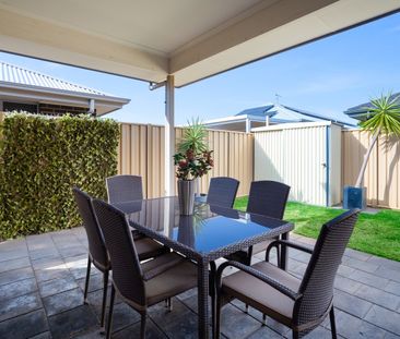 Open The Door to Spacious Family Living in the Heart of Munno Para - Photo 5
