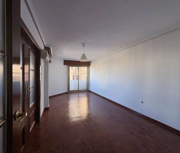 4 room luxury Apartment for rent in Valencia - Photo 4