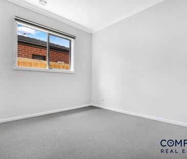 Style & Comfort - Brand New 5 Bedroom Home - Photo 3