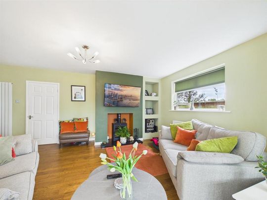 4 bedroom detached house to rent - Photo 1