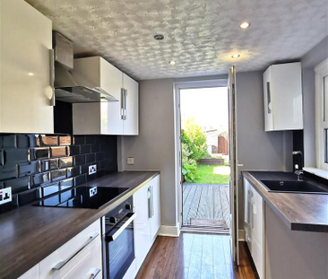 2 bedroom terraced house to rent - Photo 2