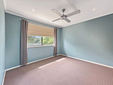 Luxury Family Home with Pool, Space & Prime Location - Photo 4