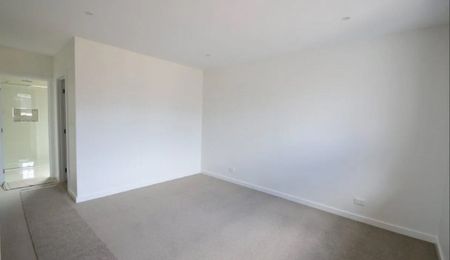 28 Lewton Road, Mount Waverley VIC 3149 - Townhouse For Rent | Domain - Photo 2