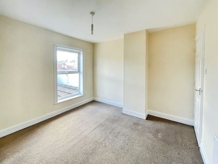 2 bedroom Mid Terraced House to let - Photo 4