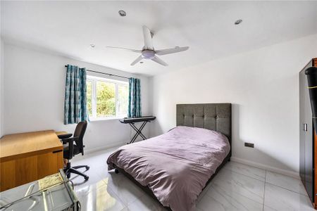 5 bedroom detached house to rent - Photo 2