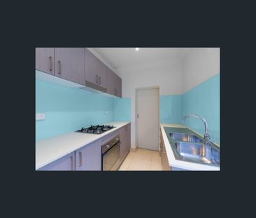 Charming Refurbished Terrace - Photo 4