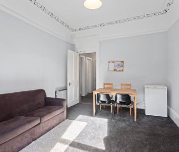 3 bedroom flat to rent - Photo 3