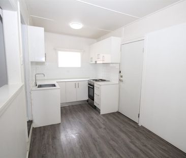 FAMILY HOME WITH ENTERTAINMENT AREA - Photo 5