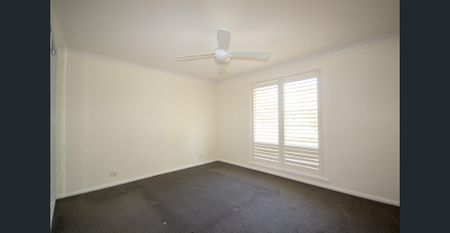 STUNNING RIVER VIEWS & SPACIOUS FAMILY LIVING - Photo 3