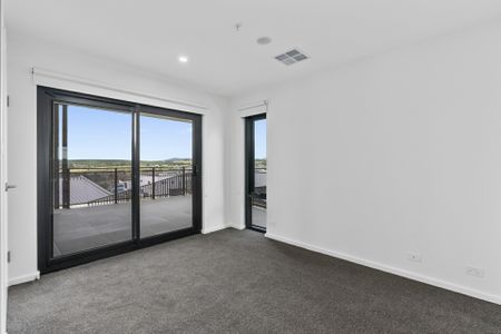 Stylish and Contemporary Design - Photo 2