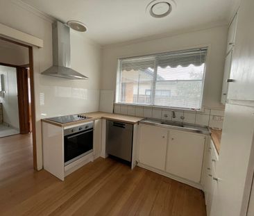 Quiet Court and Easy Access to Shops and Transport - Photo 6