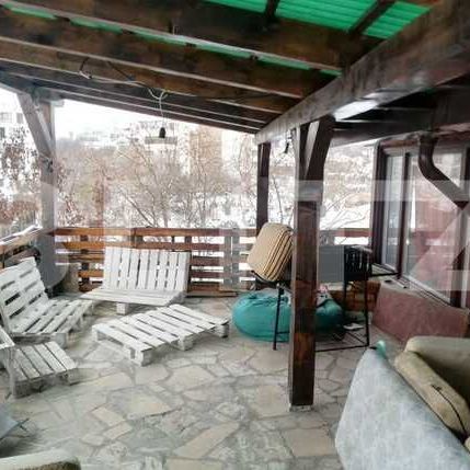Apartament cu 3 camere cu o terasa de 75mp in vila! - Photo 1