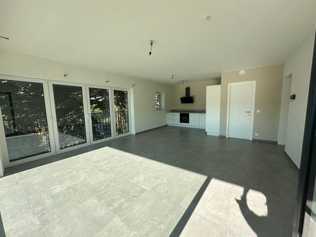 Appartement te huur - foto 3