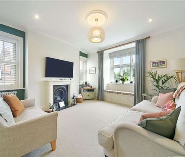 A beautifully presented two bedroom mansion block flat. - Photo 1