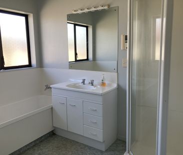 Tidy family home in a quiet St Andrews location. - Photo 5